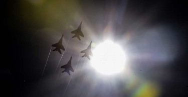 Russian MIG-29 fighter jets perform in display (Photo: Kirill Kudryavtsev/AFP/Getty Images)